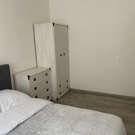 Klicperovo 3Kk Apartment ฮราเดตสคราโลเว ภายนอก รูปภาพ
