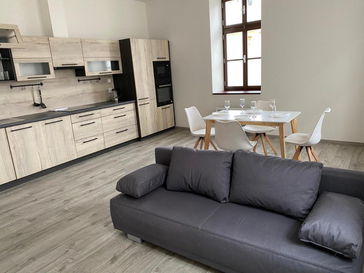 Klicperovo 3Kk Apartment ฮราเดตสคราโลเว ภายนอก รูปภาพ