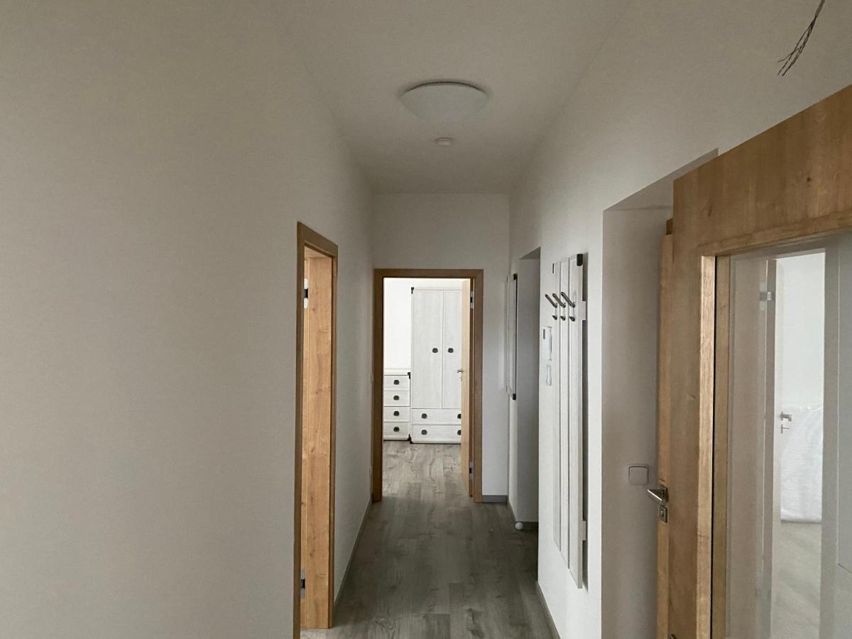 Klicperovo 3Kk Apartment ฮราเดตสคราโลเว ภายนอก รูปภาพ