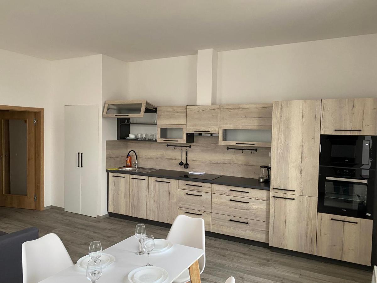 Klicperovo 3Kk Apartment ฮราเดตสคราโลเว ภายนอก รูปภาพ